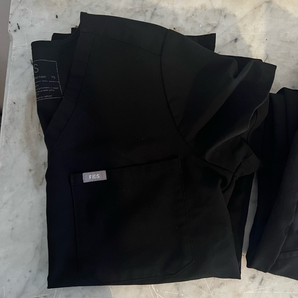 Figs Scrub Set - Catarina Top & Zamora Jogger - Picture 3 of 4